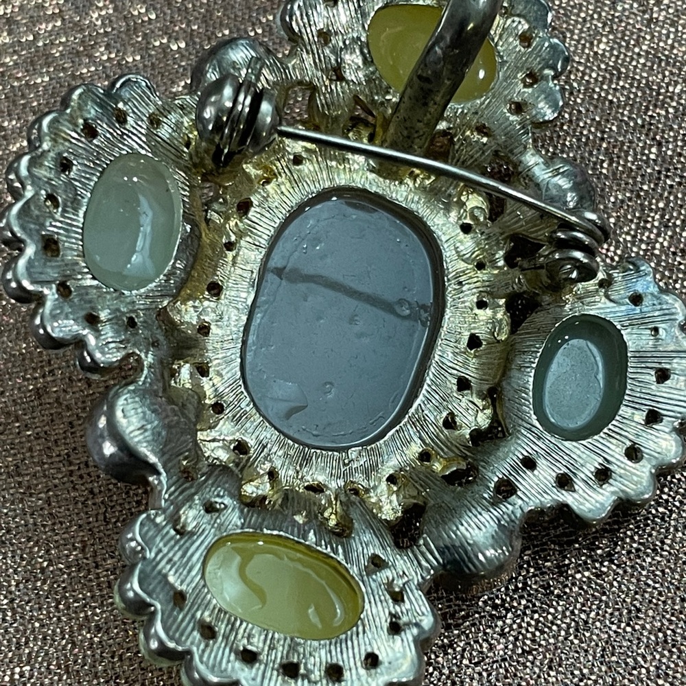 Women’s Brooch - Picture 2 of 2